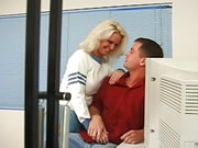 男友不在與壯男出軌性愛潮吹